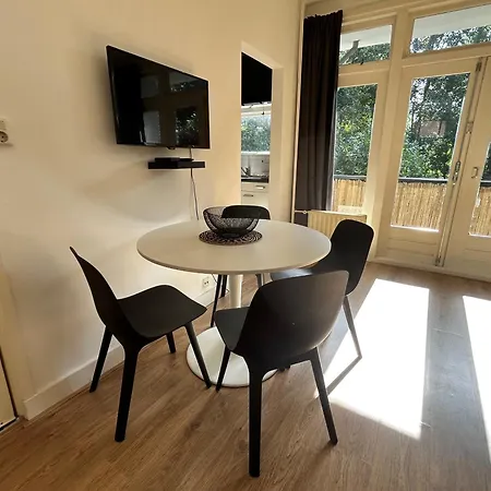 Intimate Independent Apartment, Centre *