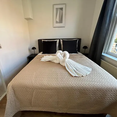 Intimate Independent Apartment, Centre Apartament