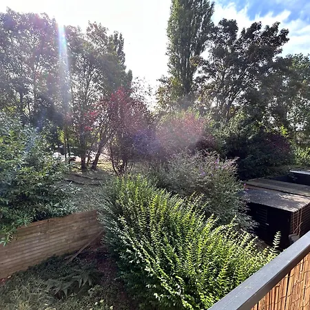Intimate Independent Apartment, Centre Apartament *