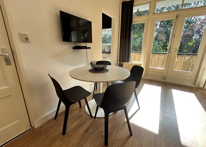 Intimate Independent Apartment, Centre *