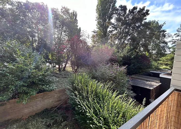 Intimate Independent Apartment, Centre Apartament *